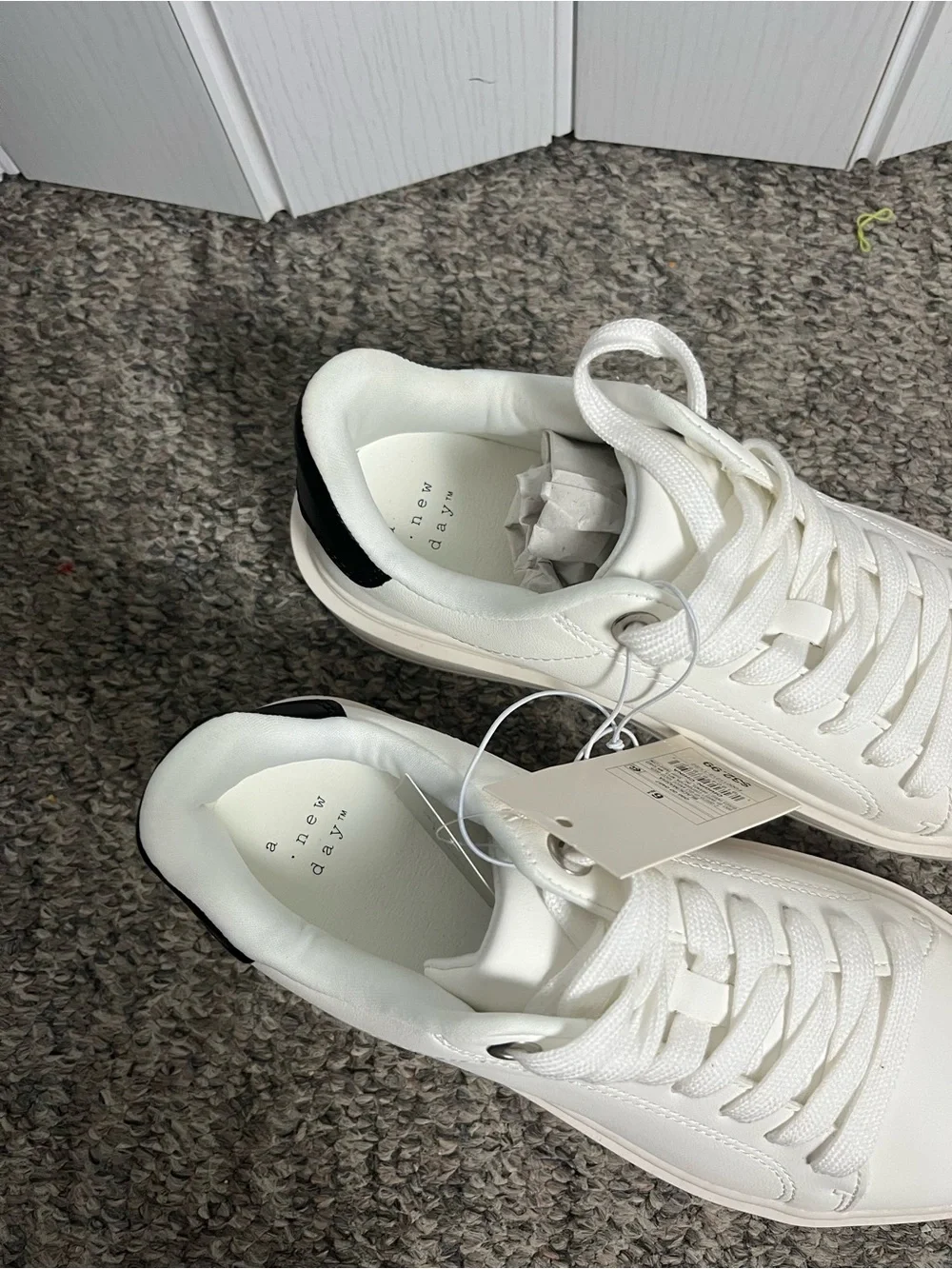 A New Day Women’s White Low-Top Casual Sneakers with Black Heel Accent 6.5